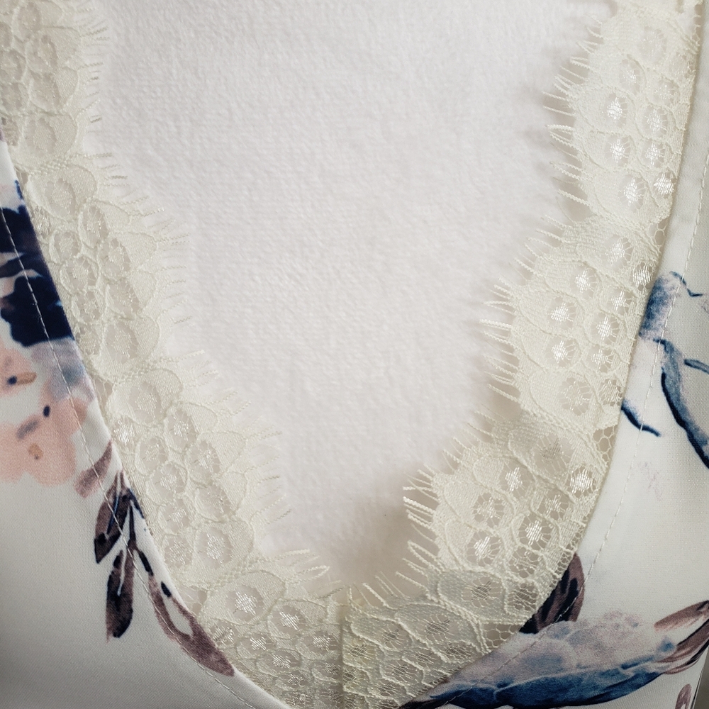 Woman's Floral Sleeveless Blouse - Size L - Picture 5 of 7